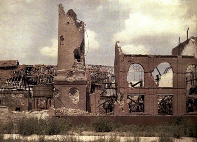 La distilleria distrutta dopo la ritirata dei tedeschi, Bucy-le-Long, Aisne, Francia, 1917 da Fernand Cuville